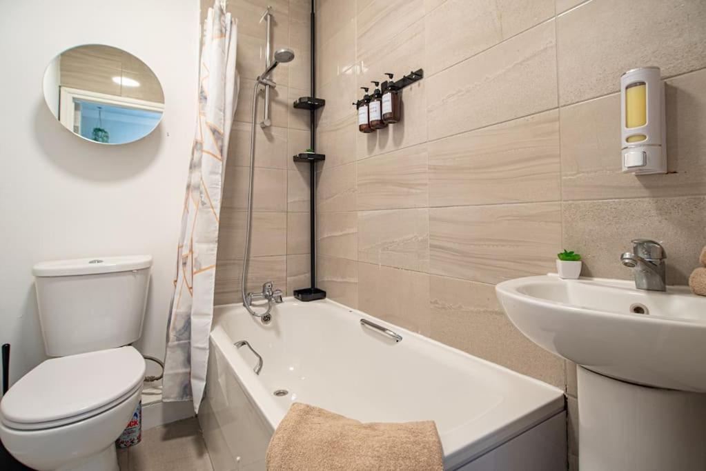 Watford Central Serviced Apartments Esterno foto